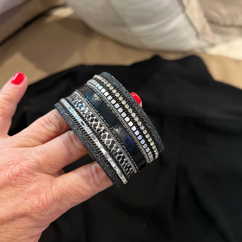 Elegant Black and Silver Women's Bracelet